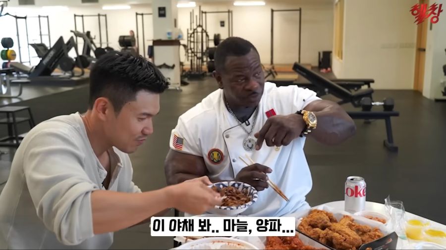 짜장면을 처음 먹어본 백악관 쉐프의 반응_12.jpg