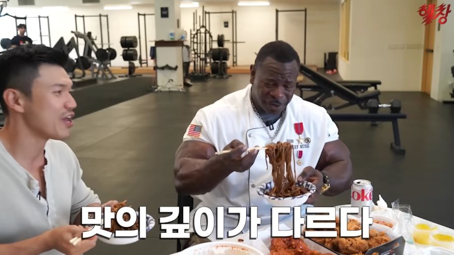 짜장면을 처음 먹어본 백악관 쉐프의 반응_20.jpg