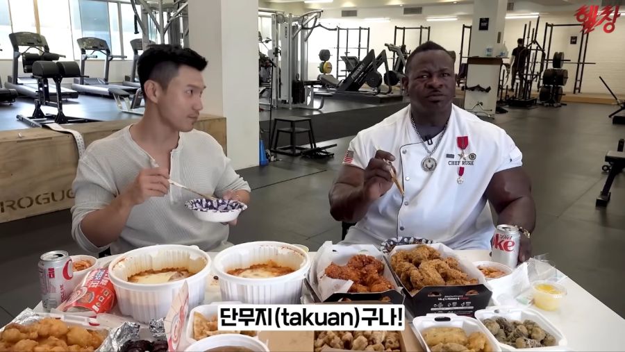 짜장면을 처음 먹어본 백악관 쉐프의 반응_26.jpg