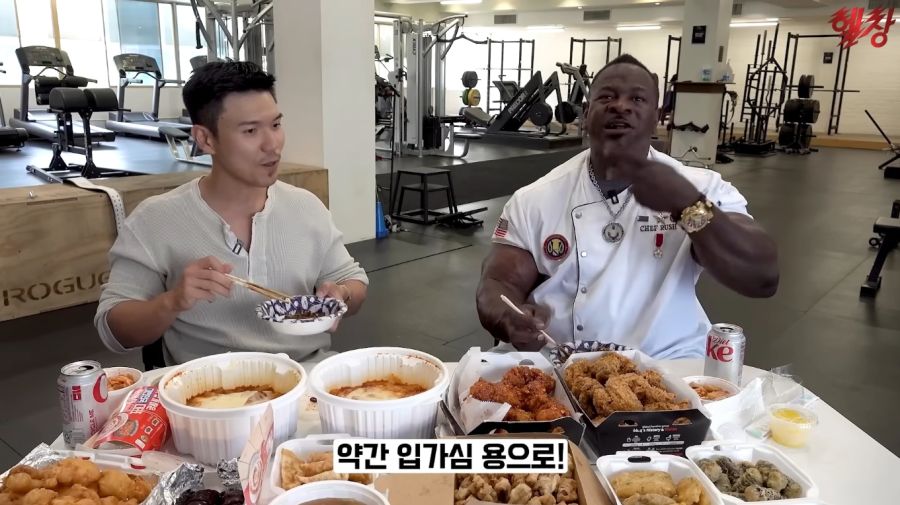 짜장면을 처음 먹어본 백악관 쉐프의 반응_27.jpg