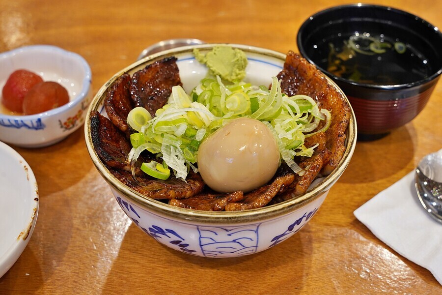 우삼겹 덮밥
