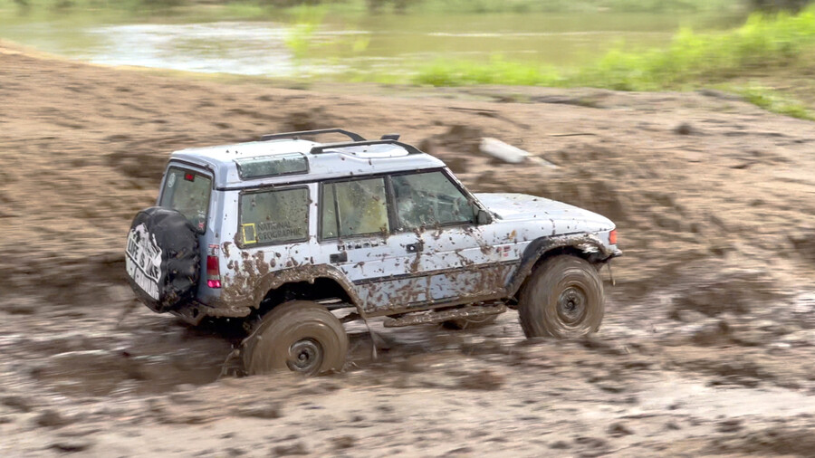 랜드로버 디스커버리 1 진흙탕주행_2.jpg