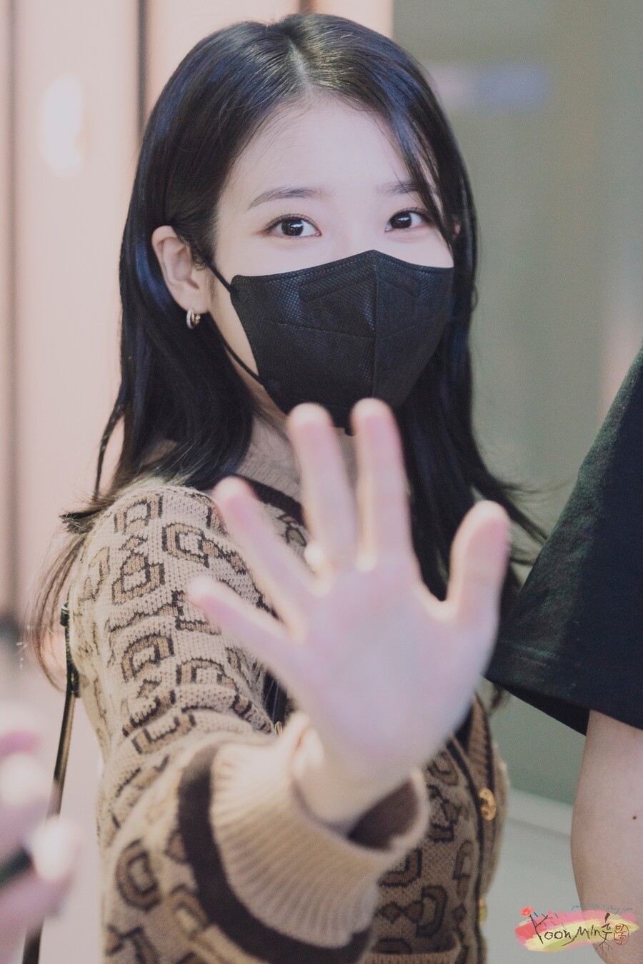 22.09.22 아이유, 인천공항 출국 사진(4)_4.jpg
