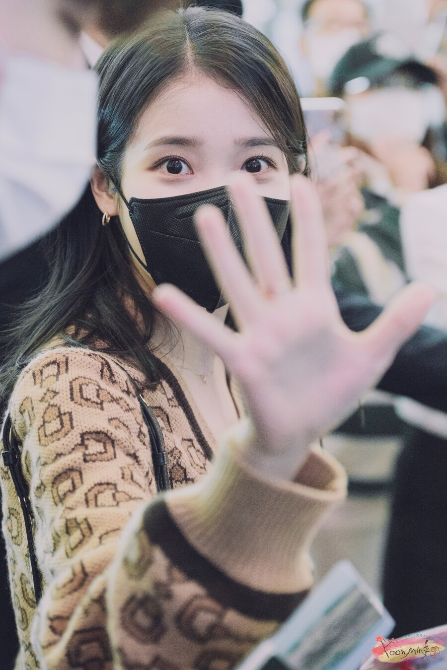 22.09.22 아이유, 인천공항 출국 사진(4)_6.jpg
