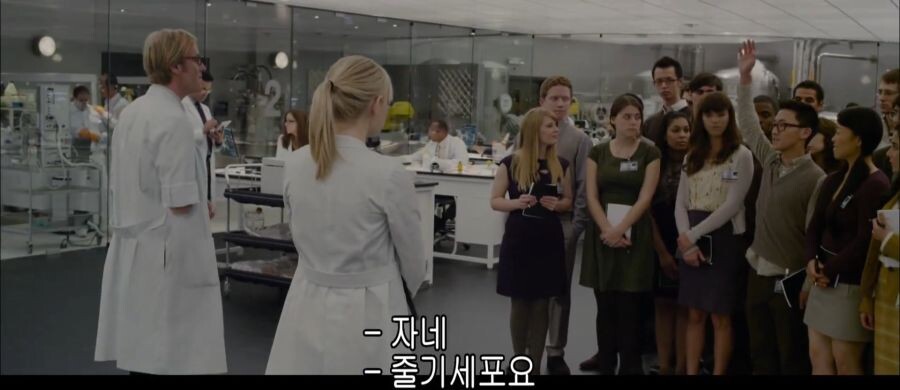mcu)피터 파커를 바라보는 교수들의 표정_3.jpg
