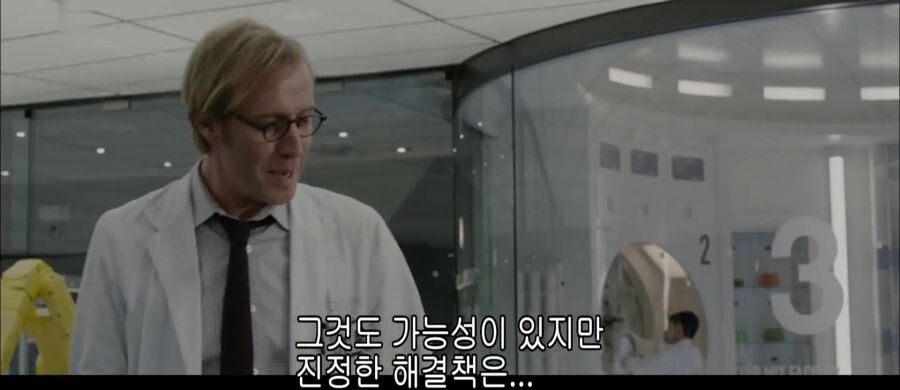 mcu)피터 파커를 바라보는 교수들의 표정_4.jpg
