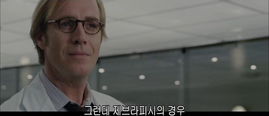 mcu)피터 파커를 바라보는 교수들의 표정_8.jpg