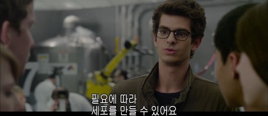 mcu)피터 파커를 바라보는 교수들의 표정_9.jpg