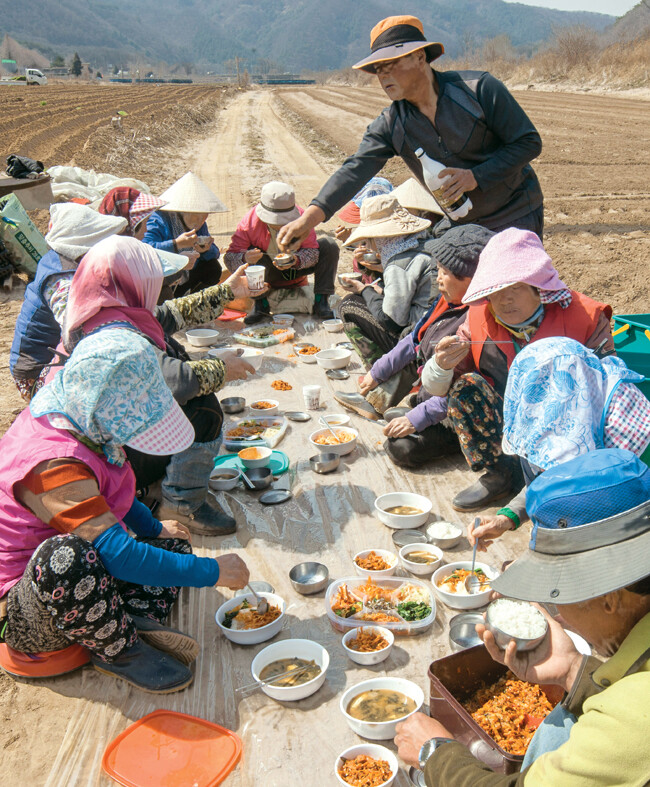 시골농촌 새참은 왜케 맛나보이는거지