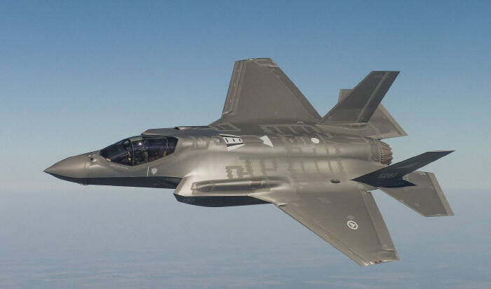 F-22 vs F-35 디자인 논쟁.jpg_7.jpg