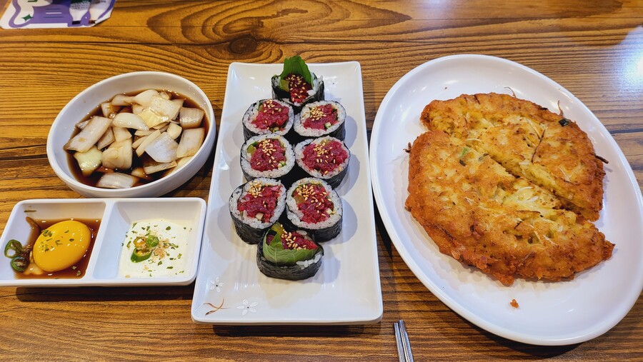육회김밥빈대떡편백찜