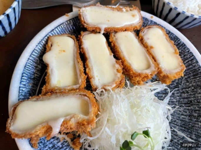 요즘 치즈돈까스 시키면.. | 유머 게시판 요즘 치즈돈까스 시키면.. | 유머 게시판 | 루리웹