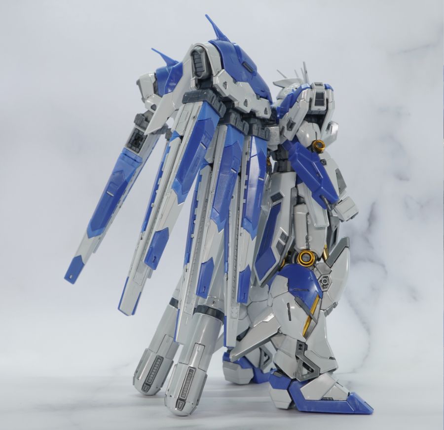 RG 하이뉴 건담 [티타늄 피니시] 해외 리뷰_9.jpg