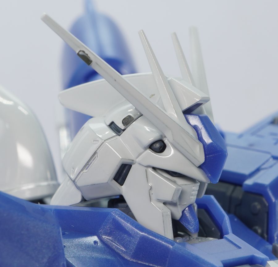 RG 하이뉴 건담 [티타늄 피니시] 해외 리뷰_13.jpg