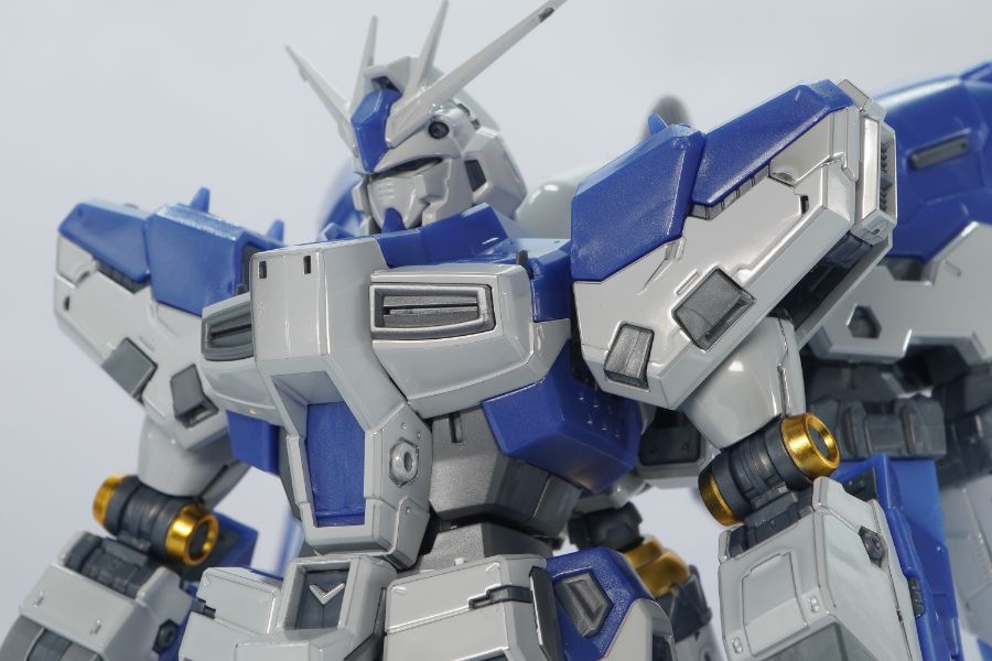 RG 하이뉴 건담 [티타늄 피니시] 해외 리뷰_15.jpg