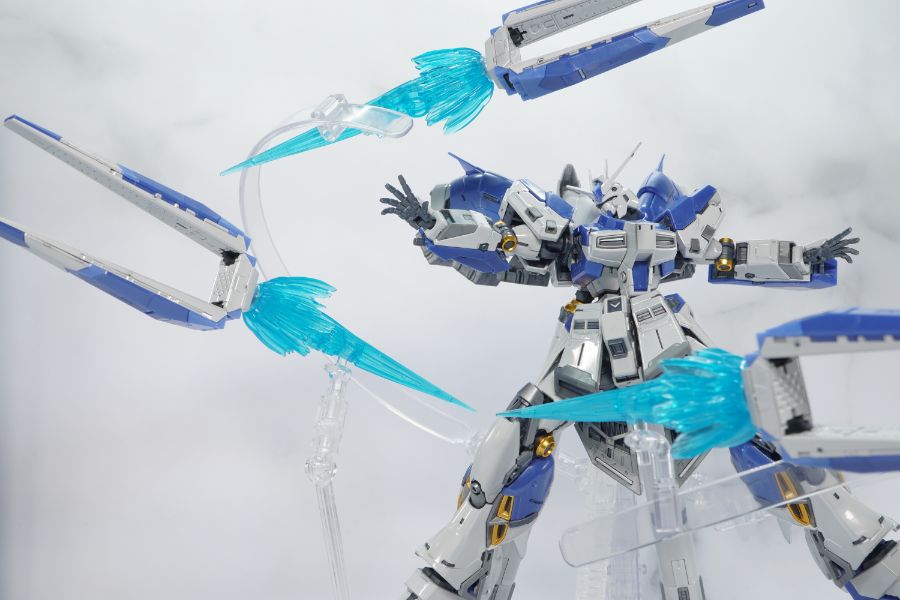 RG 하이뉴 건담 [티타늄 피니시] 해외 리뷰_70.jpg