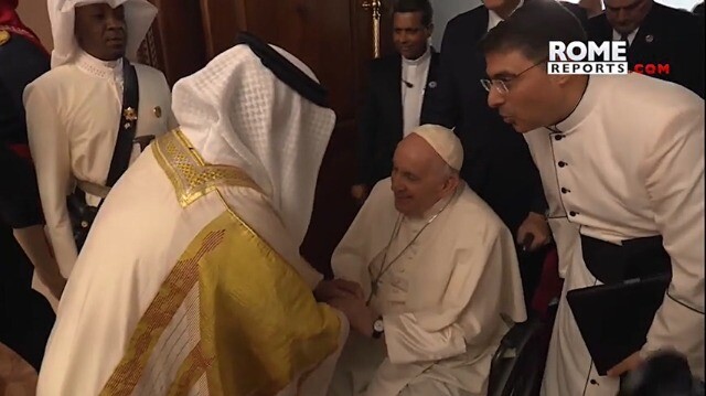 교황님의 손목시계 근황.news_5.jpg