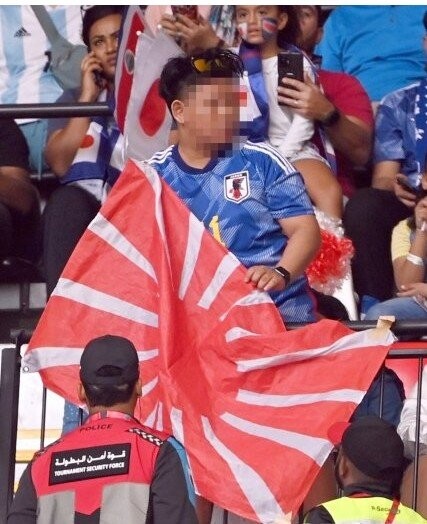 오늘자 일본 원숭이쉑 참교육짤.gif_1.jpg