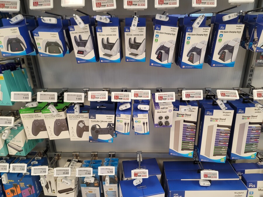 이마트 매장에서 듀얼센스 및 게임 할인하네요_1.jpg