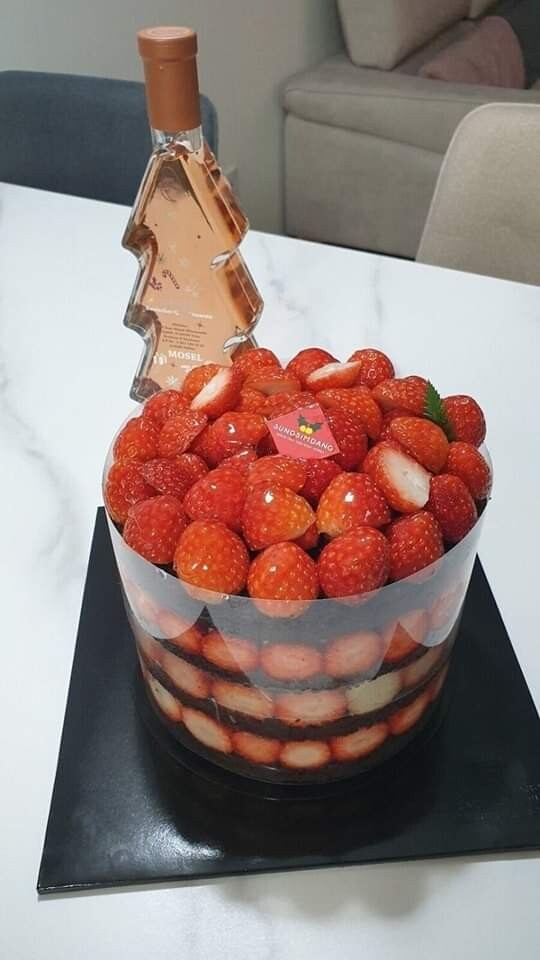 현재 논란이라는 성심당 딸기 케이크._1.jpg