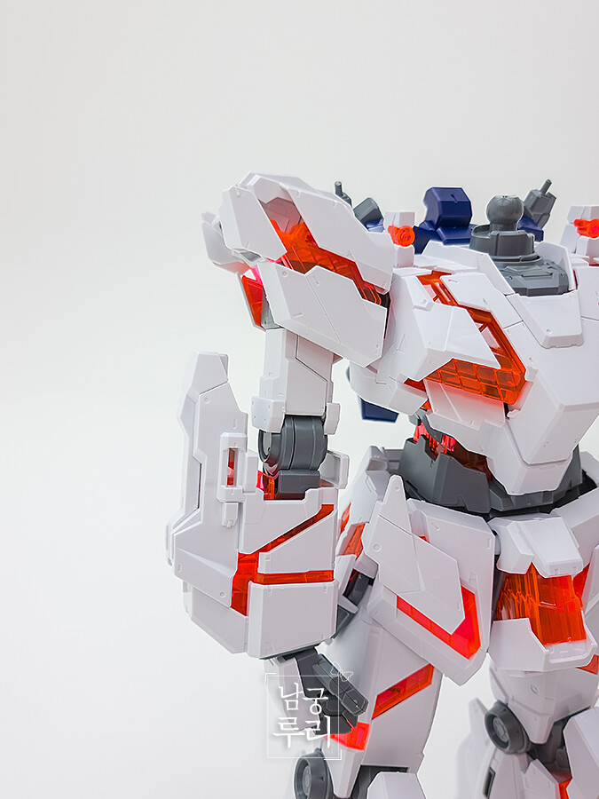 (스압) 건프라 뉴비 남궁루리의 네 번째 완성작, 유니콘 건담 메가사이즈 (DM)_9.jpg