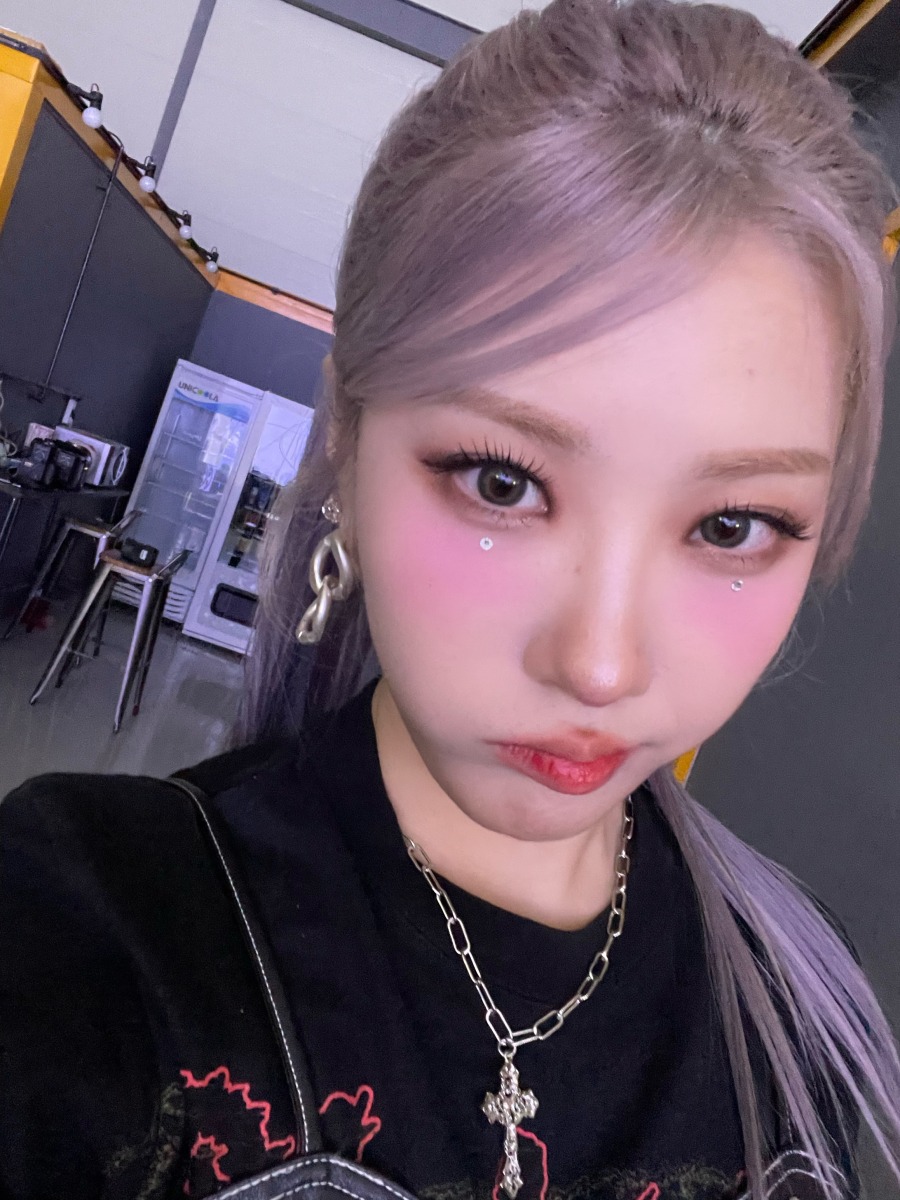 weverse_1-265165559.jpg