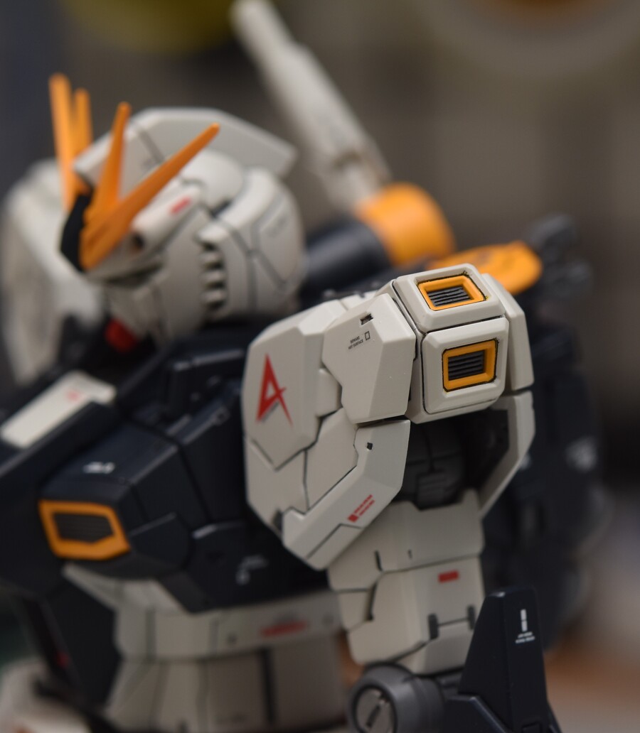﻿[RG] 뉴건담 RX-93 v Gundam_17.jpg