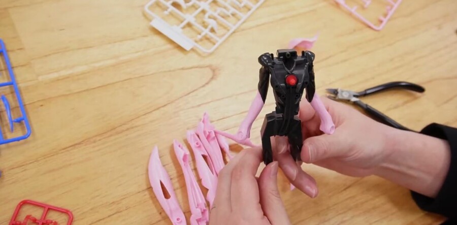 [맥스팩토리] PLAMAX 신 에반게리온 1탄 마리 일러스트리어스 조립 영상_7.jpg