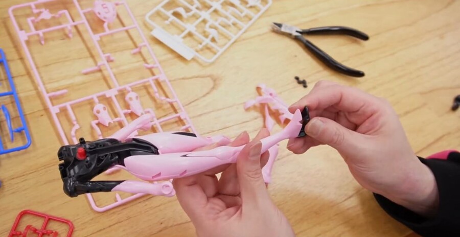 [맥스팩토리] PLAMAX 신 에반게리온 1탄 마리 일러스트리어스 조립 영상_12.jpg