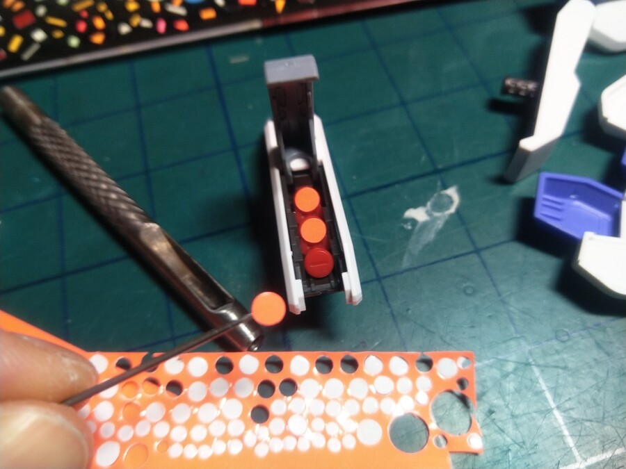 [작업中] MG 파즈 버카, 축광테이프 작업중에 찍어본 사진들입니다._12.jpg