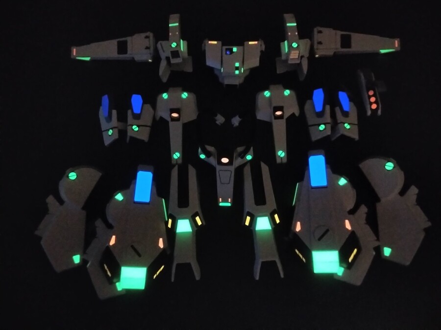 [작업中] MG 파즈 버카, 풀아머 장갑에만 축광테이프 작업완료후 사진들입니다~_14.jpg