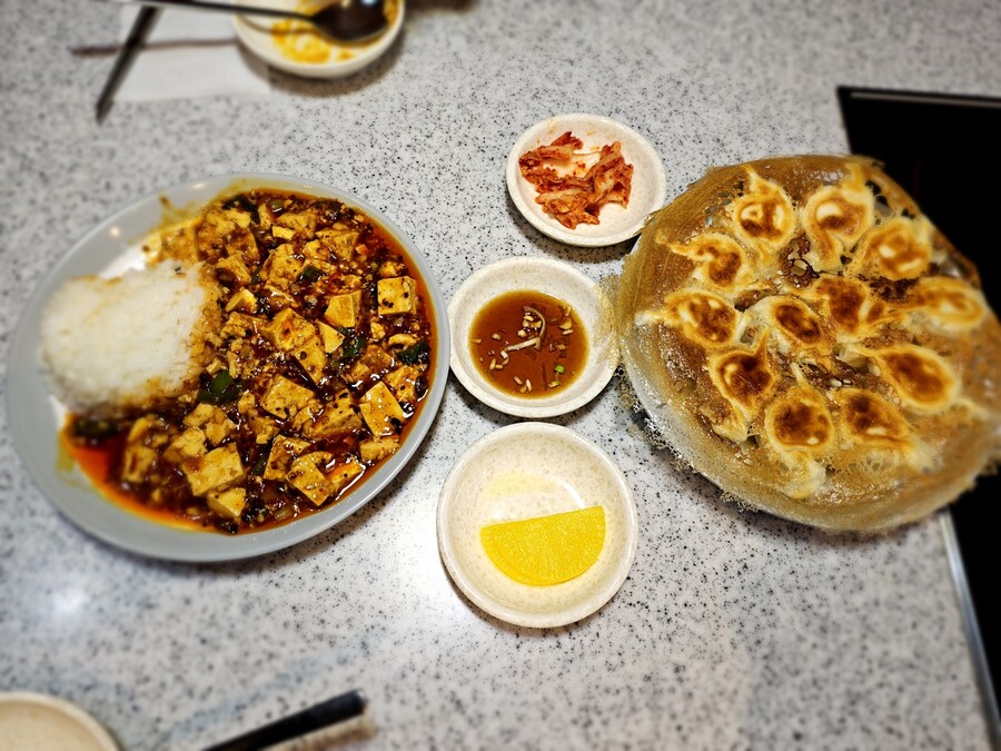 마파두부, 새우 군만두 미쳤어요!!!! 신설동 킹수제만두_1.jpg