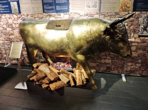 청동황소에 집어넣어 화형 시키는 고대형벌에 대한 진실_1.jpg