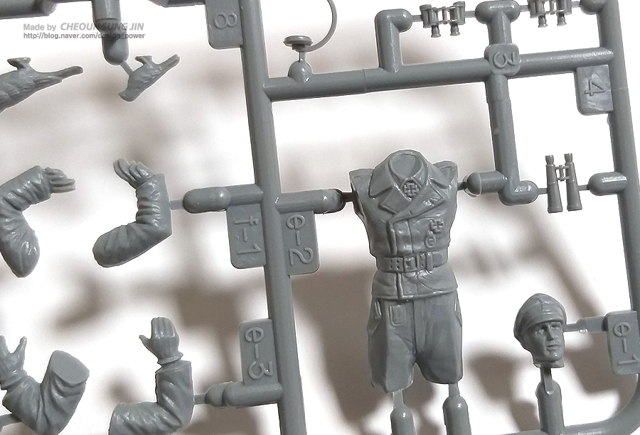 German Tank Crew at Rest_6.jpg