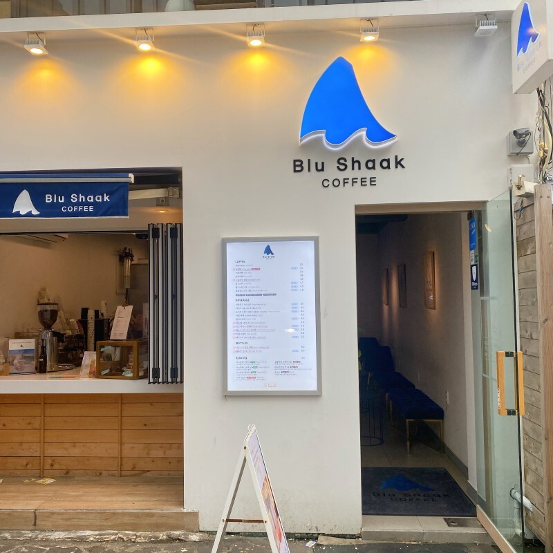 버튜버 블루샤크 카페 볼때마다 구라가 생각나