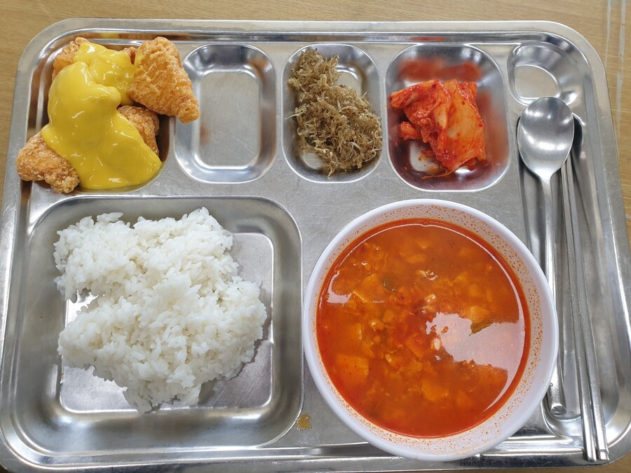 오늘의 직딩세끼(순두부찌개, 치킨너겟)_3.jpg