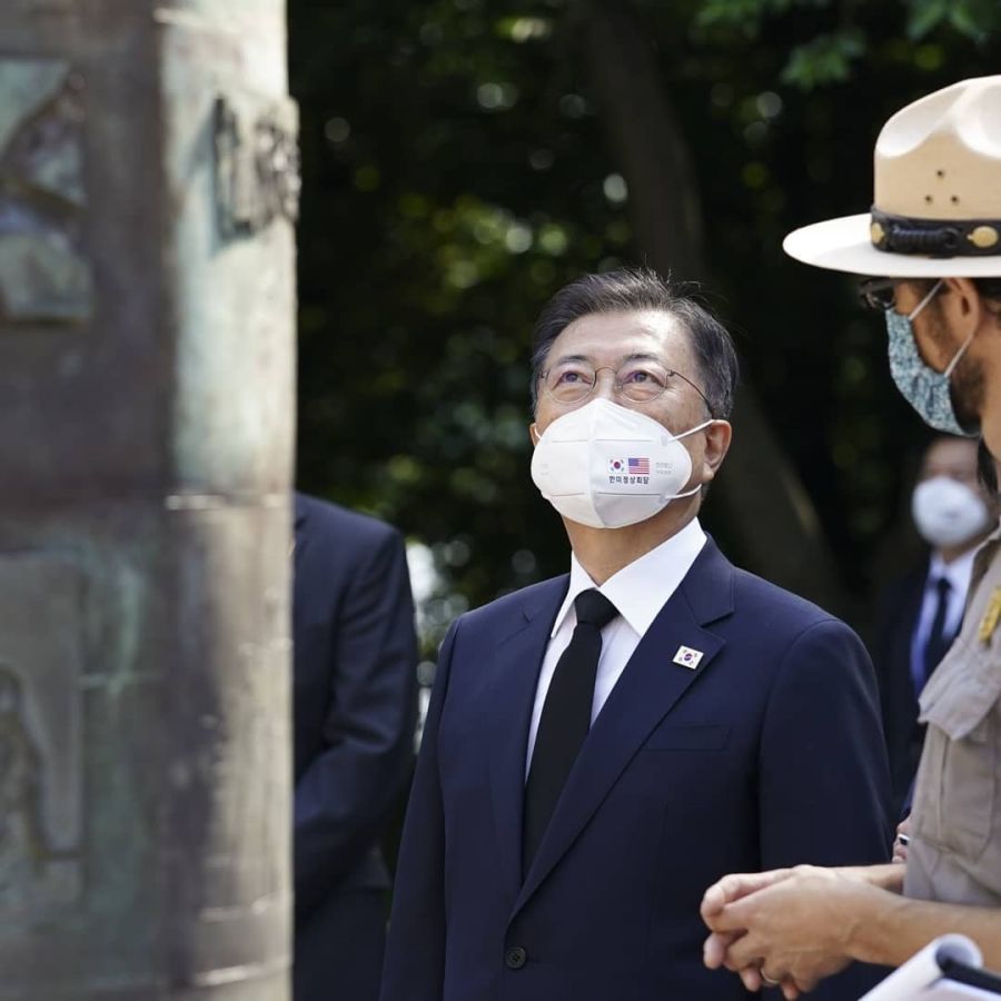 만우절) 현재 우리 대통령님 만세 💜_3.jpg