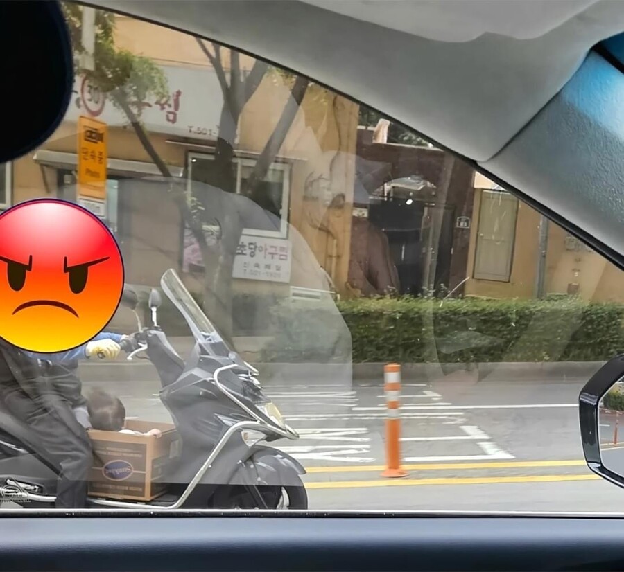 맘카페에서 난리난 어린 손주 오토바이 태운 할아버지_2.jpg