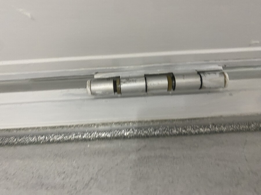 문 경첩이 이상한데 방법이 있을까요?_1.jpeg