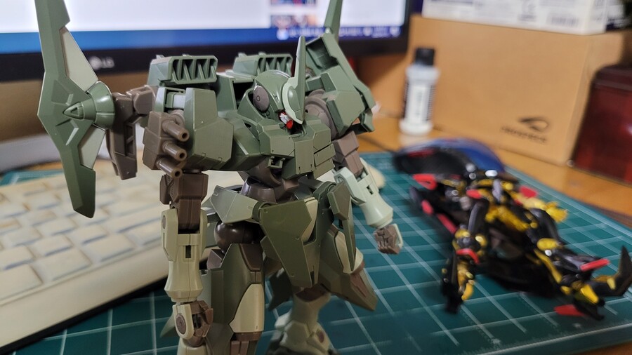 환생했더니 건담이었던 건에 대하여 [징크스] 1._4.jpg