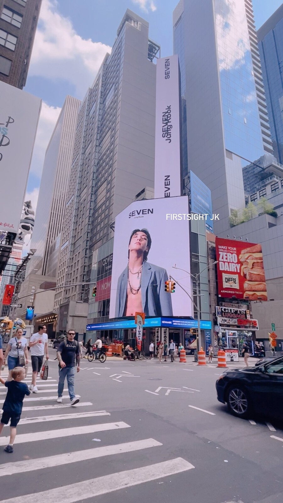 BTS) 뉴욕 타임스퀘어 정국 솔로싱글 광고_2.jpg