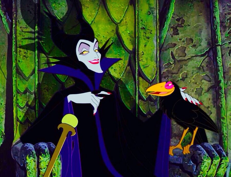 디즈니)뒷설정으로 이름이 있는 캐릭터들_13.jpg