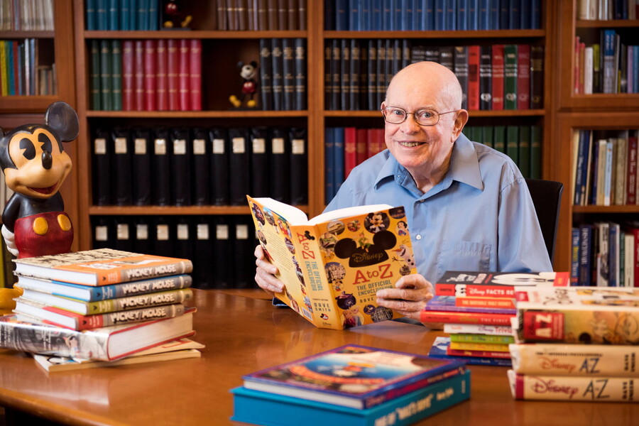 디즈니)뒷설정으로 이름이 있는 캐릭터들_9.jpg