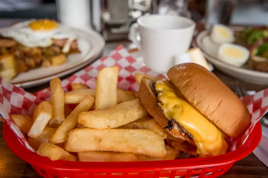 미국 다이너 식당에서 볼 수 있는 요리들.diner_36.webp