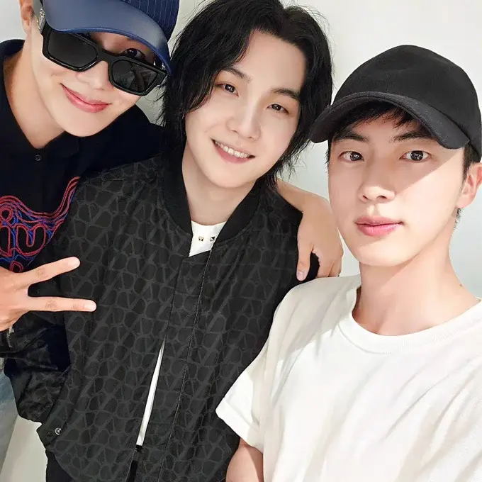 BTS) 김석진 근황_2.webp