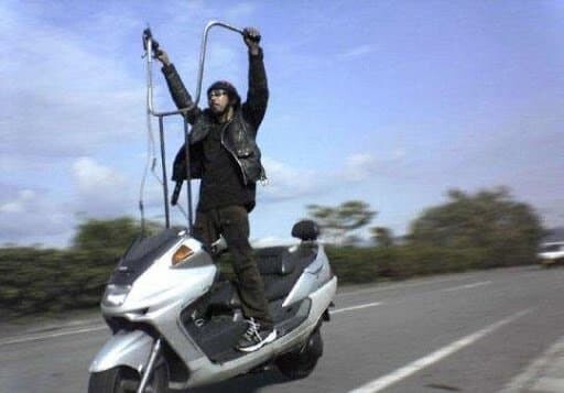 무언가 수상한 오토바이 짤 모음집_8.jpg