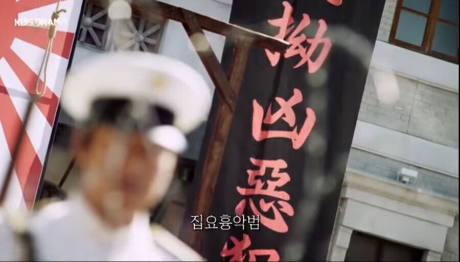 데이터)욱일기 찢는 각시탈 짤 나만불편해?_1.jpg