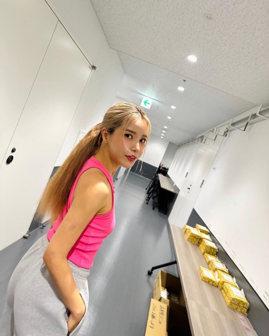 230820.솔라.인스타그램 08.jpg