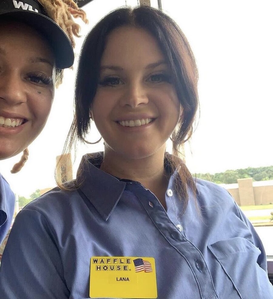 미국에서 인기 여가수가 식당에서 알바해서 화제_2.jpg