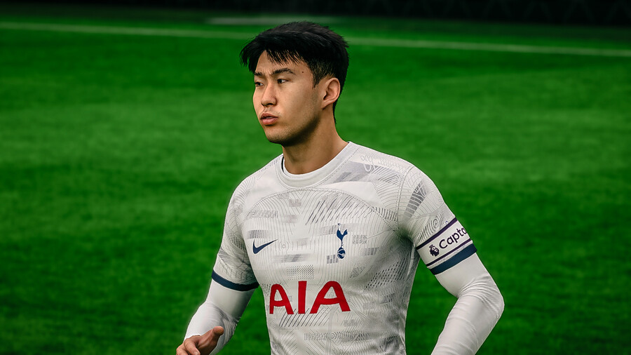 손흥민 FC24 이풋볼2024 비교샷_3.jpg